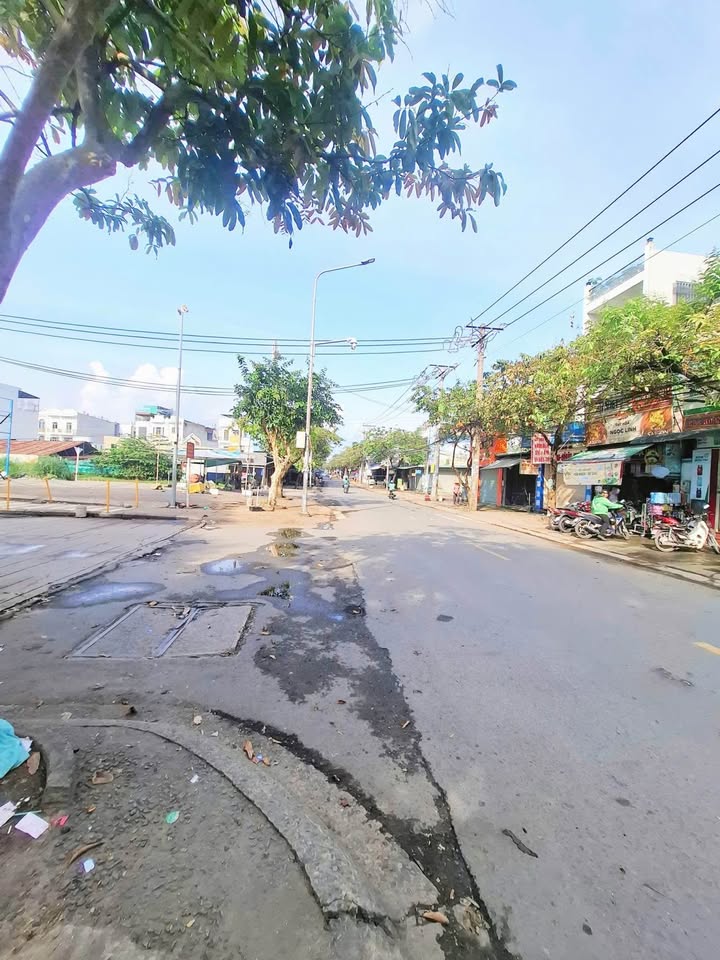 Cho thuê nguyên căn mặt tiền Nguyễn Thị Tồn, Biên Hòa, 100m² - Kinh doanh thuận lợi!