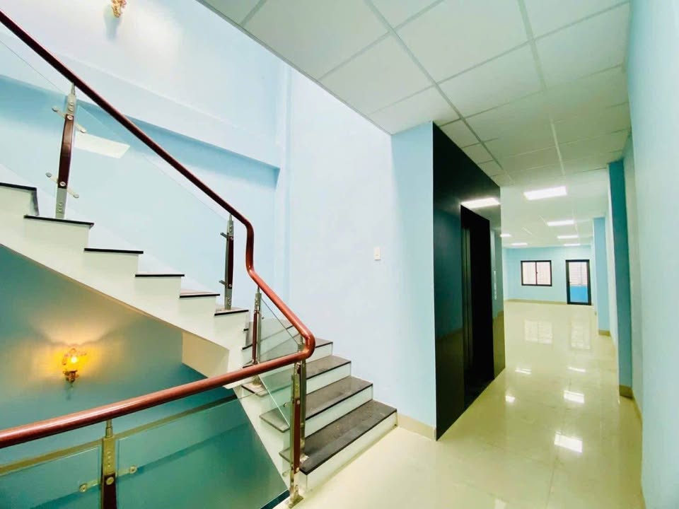 Cho thuê tòa nhà 5 tầng mới mặt tiền Phạm Văn Thuận 150m² - Thiết kế hiện đại, tiện nghi!