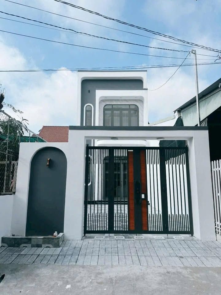 Nhà Lầu Hẻm Nguyễn Văn Rốp - 140m² chỉ 3.24 tỷ - Sẵn sàng vào ở!