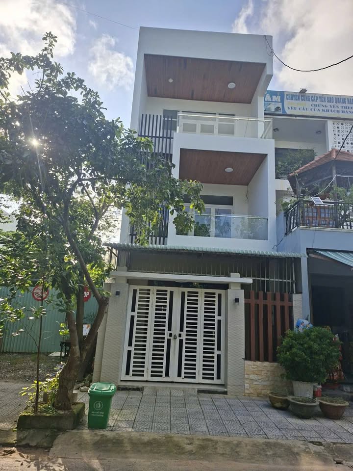 Nhà 3 tầng mới xây tại Đà Nẵng, 117,5m² giá 5,9 tỷ - Dọn vào ở ngay!