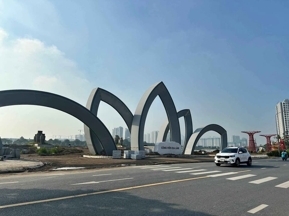 Đất nền mặt phố Chính Trung Trâu Quỳ 135.5m² giá 18.9 tỷ - Cơ hội đầu tư hiếm có!