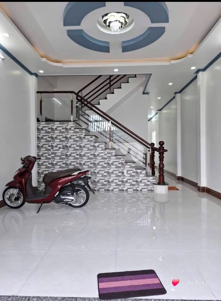 Nhà 1 trệt 1 lầu Bờ Kinh P3, Vĩnh Long 90.4m² giá 3.2 tỷ - Vị trí đẹp, an ninh!