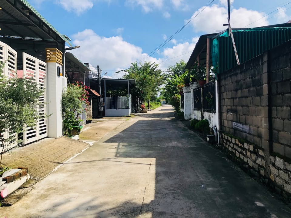 Đất nền Tân An La Gi 108m² giá 900 triệu - Sổ hồng riêng sang tên nhanh chóng!