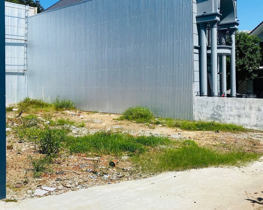 Nhà phố Phan Kế Bính, Huế 100m² giá 1.6 tỷ - Sổ hồng chính chủ, dân cư đông đúc!