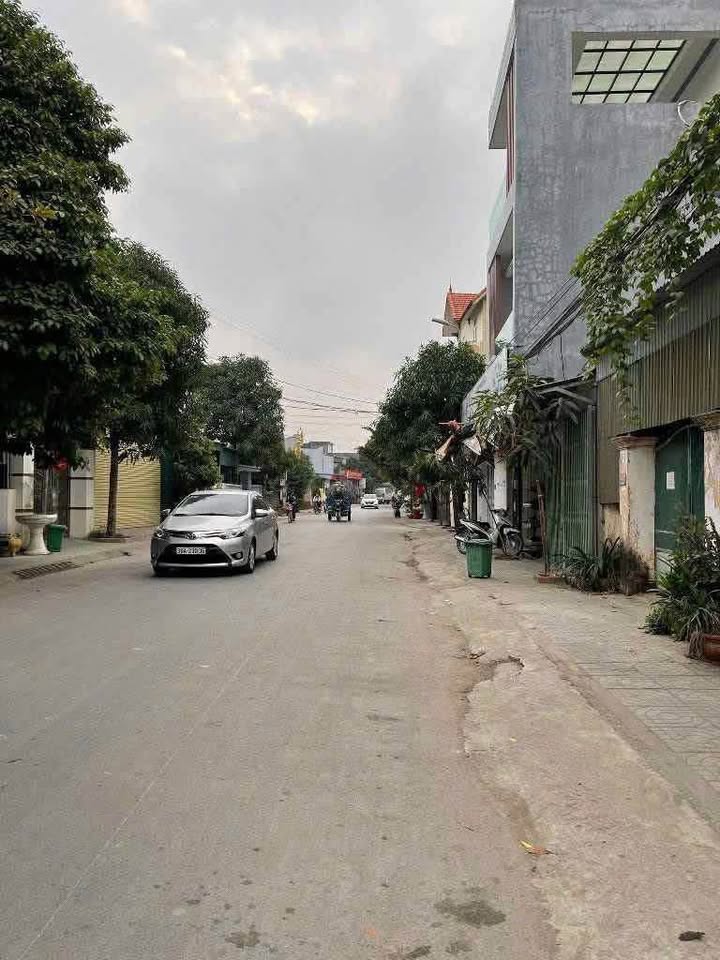 Nhà 2 Tầng Trục Chính Thanh Chương, 100m² giá 3.6 tỷ - Kinh doanh đa dạng!