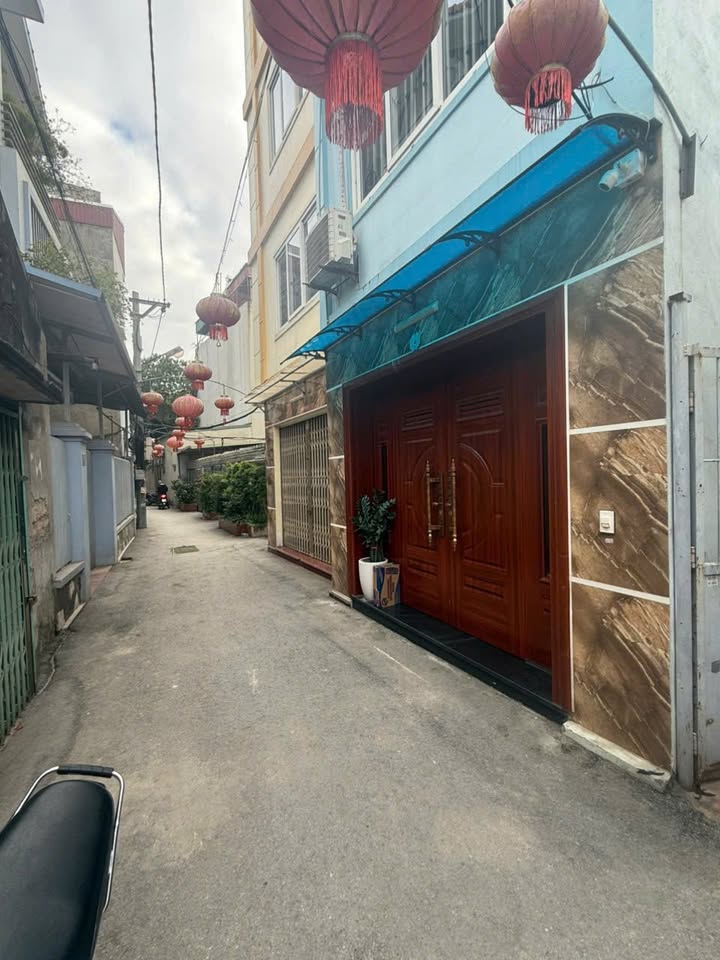 Nhà riêng 5 tầng tại đường Ỷ La, Dương Nội, 32m² - Sổ đỏ chính chủ, giá tốt!