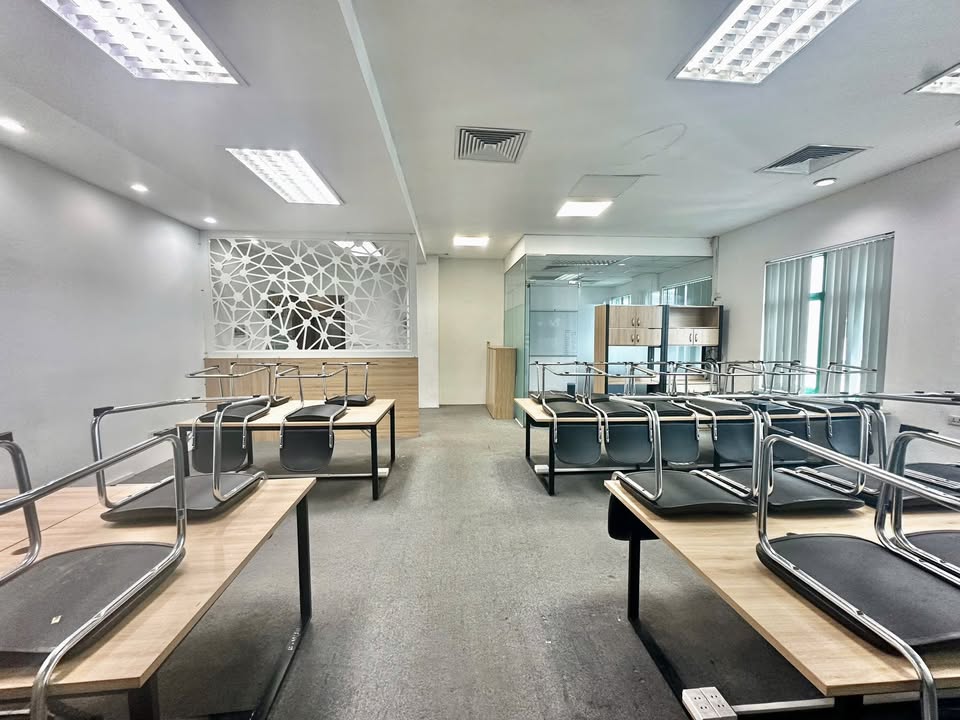 Văn phòng cho thuê tại Nguyễn Xiển, Thanh Xuân 90m² giá 16 triệu - Không thể bỏ lỡ!