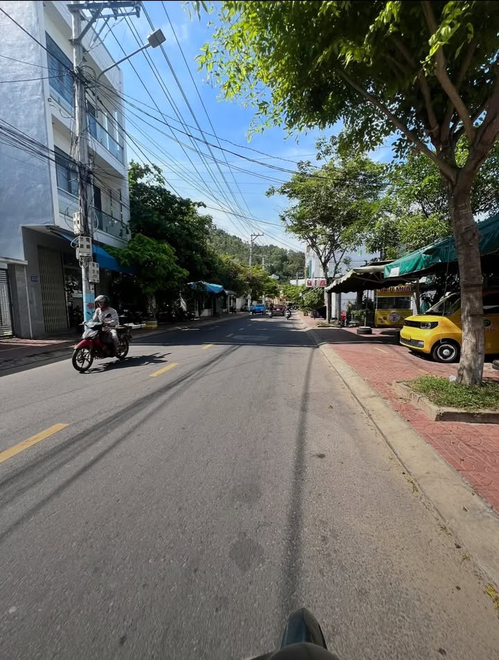 Bán Đất Mặt Tiền Kinh Doanh Hoàng Văn Thụ, 79m² giá 6.5 tỷ - Khu vực sầm uất, giao thông thuận tiện!