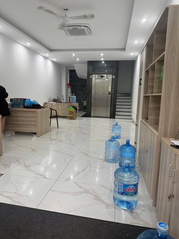 Nhà liền kề cho thuê tại khu đô thị Larissa, Nguyễn Xiển 60m² - Thang máy tiện lợi!