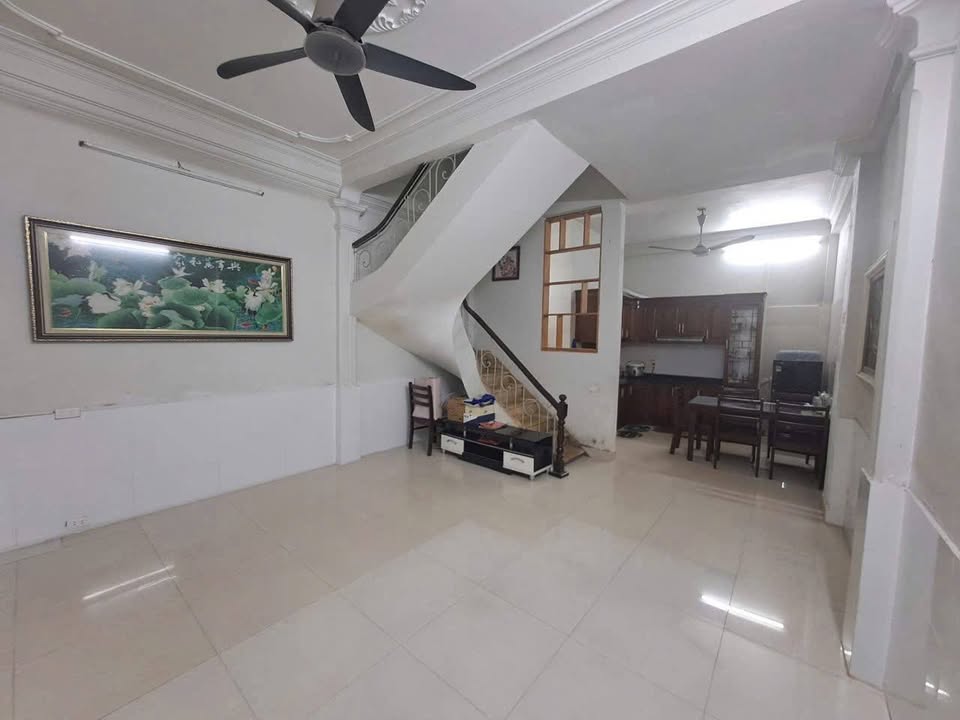 Nhà cho thuê ngõ 105 Bạch Mai, Hai Bà Trưng 40m² - Full nội thất, sẵn sàng vào ở!
