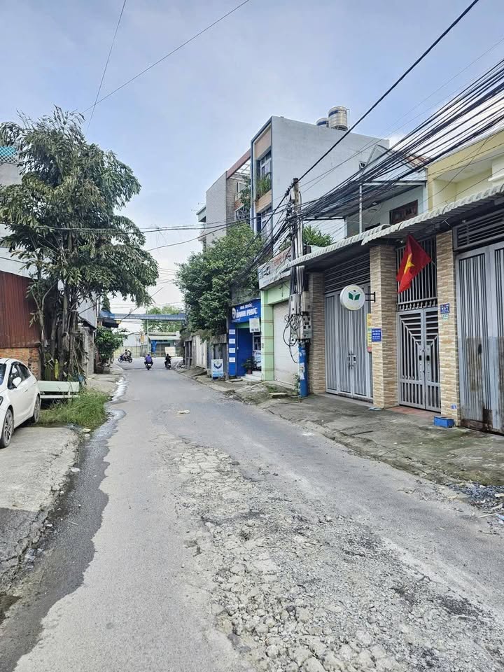 Nhà 1 trệt 1 lầu tại Dĩ An 213m² giá 4.9 tỷ - Gần chợ Tân Bình chỉ 700m!