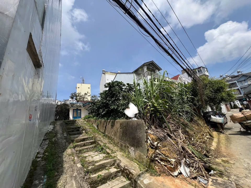 Bán đất mặt tiền đường An Dương Vương, Đà Lạt, 97m² chỉ 6.5 tỷ - Đầu tư sinh lời!