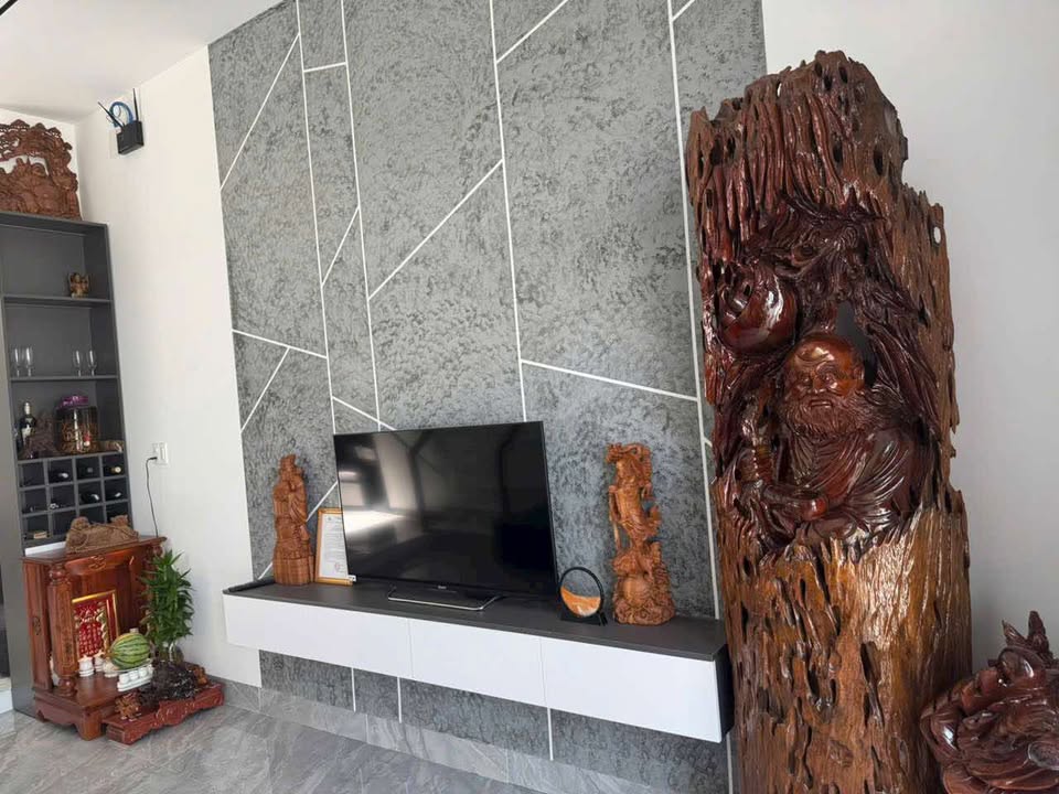 Nhà 3 tầng mới xây tại Nam Hoà Xuân 194m² giá 8.2 tỷ - Không gian sống lý tưởng!