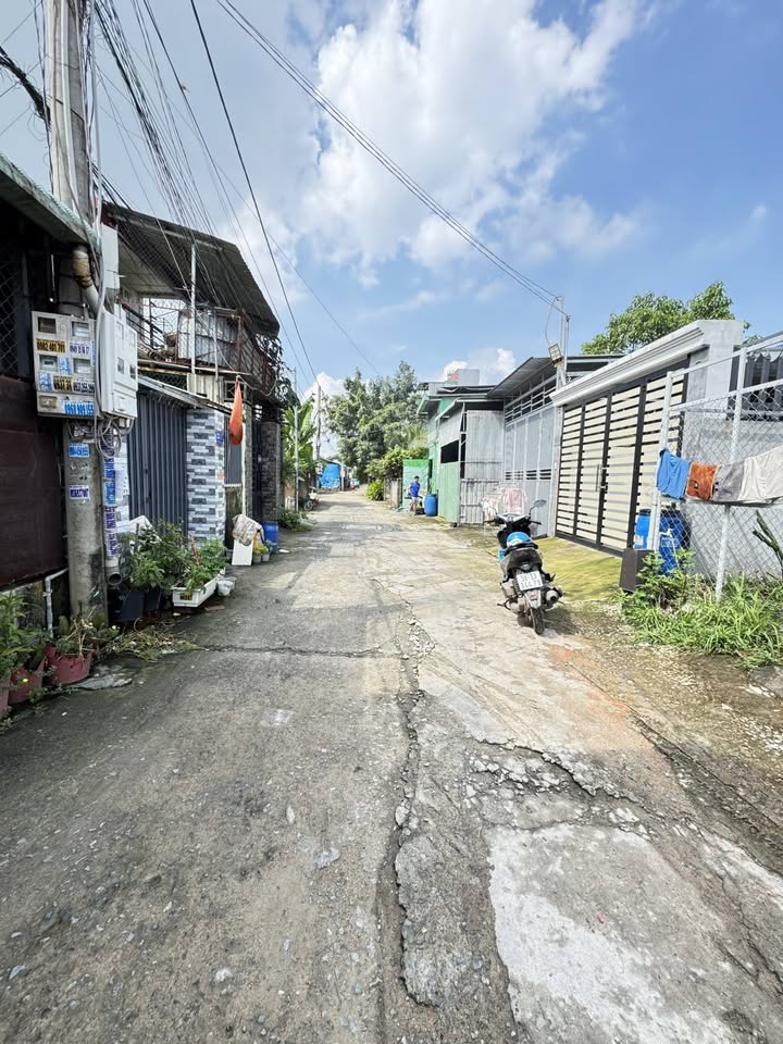 Đất nền Dĩ An 149m² giá 6.258 tỷ - Sổ đỏ chính chủ, vị trí đắc địa!