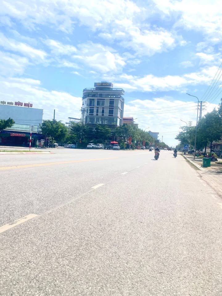 Nhà cấp 4 mặt tiền đường Đại Lộ Hòa Bình 100m² - Vị trí kinh doanh sầm uất!