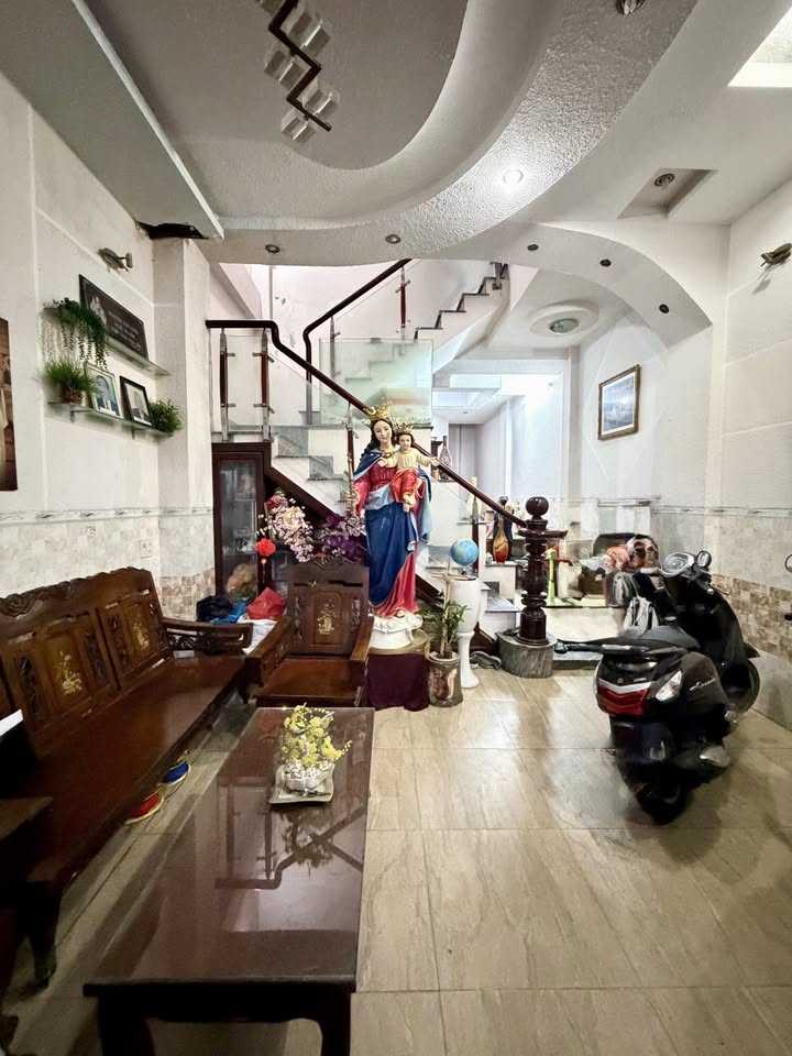 Nhà phố Tân Phú 71m² giá 9.3 tỷ - Hẻm ô tô thông thoáng, hoàn công đầy đủ!