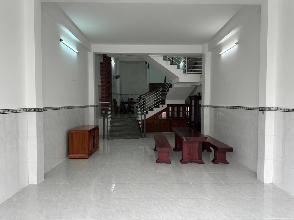 Nhà 4 tầng mặt tiền Phan Đăng Lưu Tuy Hòa 83m² giá 5 tỷ - Sẵn sàng vào ở ngay!