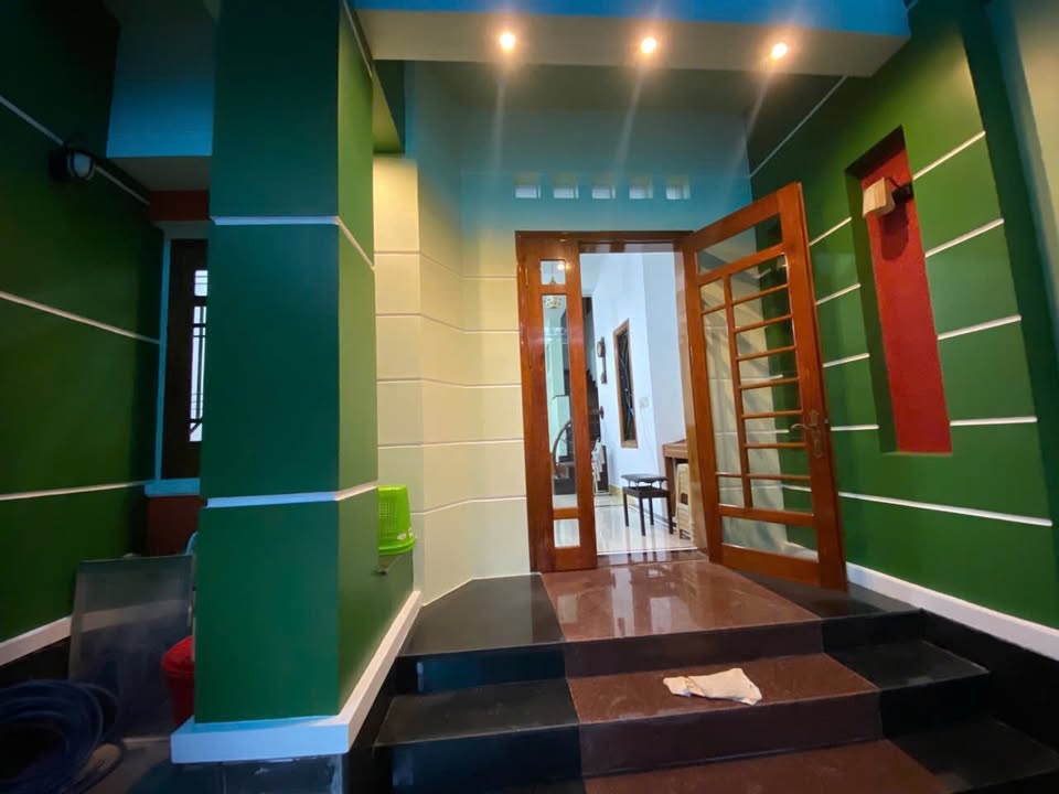 Nhà nguyên căn 3 tầng mặt tiền Trần Nhật Duật, 100m² giá 12 triệu - Nội thất đầy đủ!