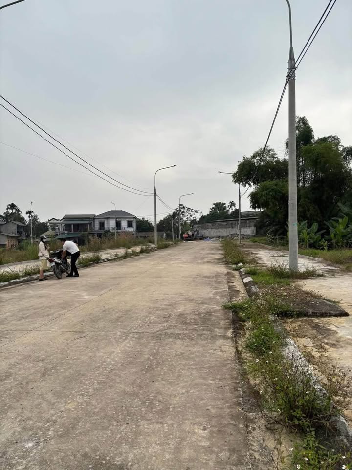 Đất nền chính chủ Yên Sơn 100m² giá 2 tỷ - Sổ đỏ thổ cư đầy đủ!