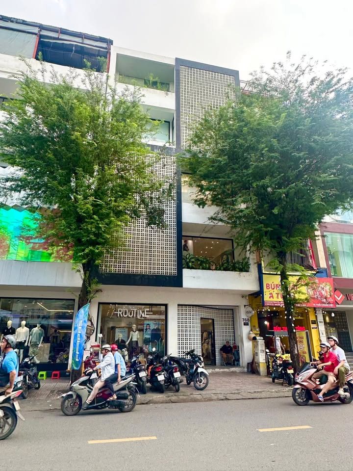Cho thuê tòa nhà mặt tiền Sư Vạn Hạnh 160m² - Vị trí vàng đối diện Vạn Hạnh Mall!