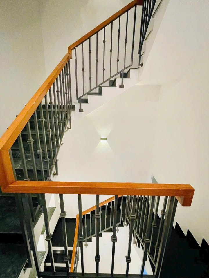 Mặt tiền 5 tầng Phan Xích Long Bình Thạnh 80m² - Không gian lý tưởng cho doanh nghiệp!