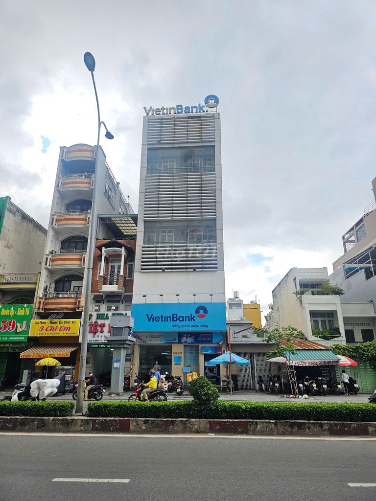 Tòa nhà mặt tiền Lê Đại Hành Quận 11 diện tích 160m² giá 120 triệu - Thích hợp làm văn phòng, trường học!
