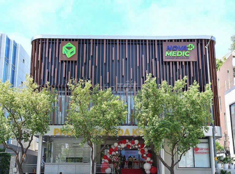 Cho thuê văn phòng góc 2 mặt tiền Nguyễn Tri Phương, Quận 5 - Diện tích hơn 1000m², giá 300 triệu/tháng