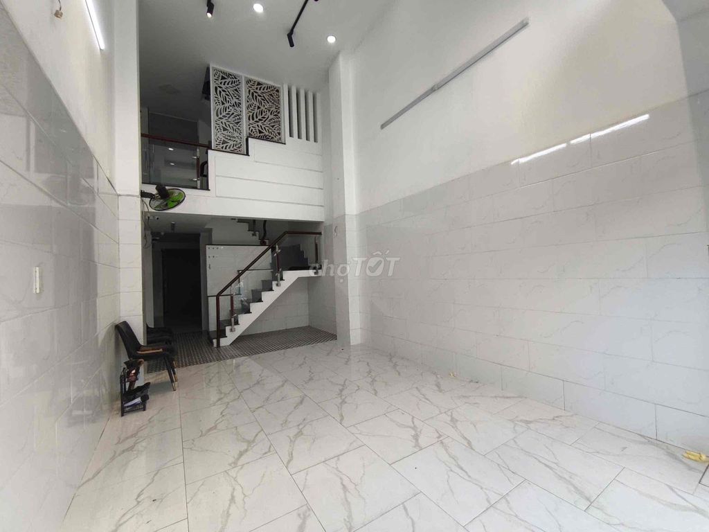 Cho thuê Mặt Tiền Đường Lê Thúc Hoạch, Quận Tân Phú 50m² - Địa điểm lý tưởng cho kinh doanh!