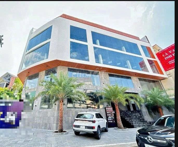 Cho thuê nhà mặt tiền góc Đinh Bộ Lĩnh - Nguyễn Xí 144m² giá 80 triệu - Vị trí đắc địa, kinh doanh thuận lợi!