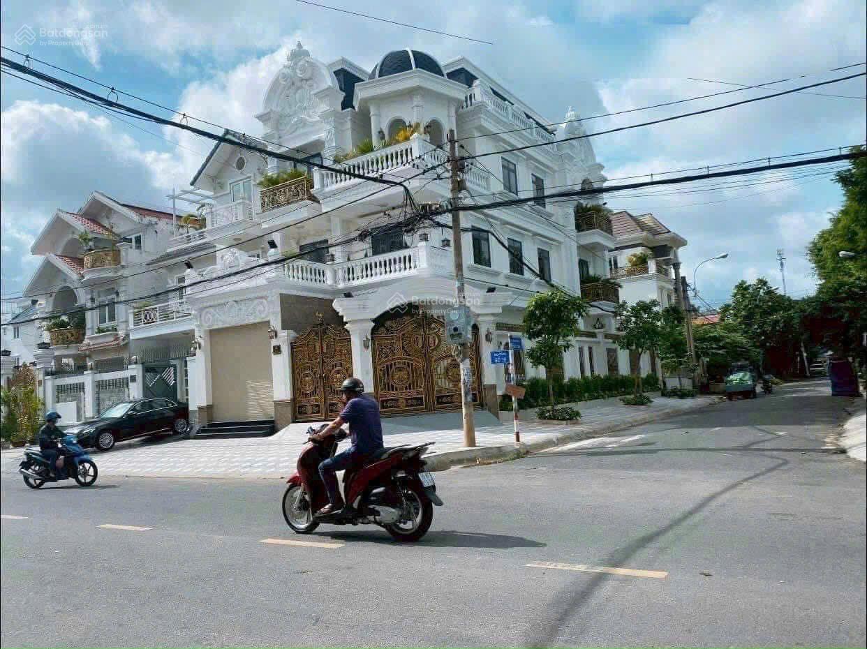 Biệt thự cho thuê tại Bình Tân 200m² giá 70 triệu - Sang trọng, hiện đại, cầu thang máy