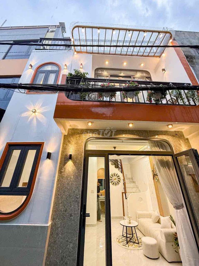 Nhà bán 3PN đường Phan Văn Trị, Q. Bình Thạnh 5.2x6.5m - Full nội thất xịn xò!