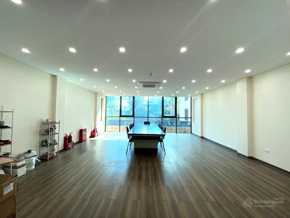 Văn phòng cho thuê 65m² tại Hoàng Quốc Việt, Cầu Giấy - Môi trường làm việc chuyên nghiệp!