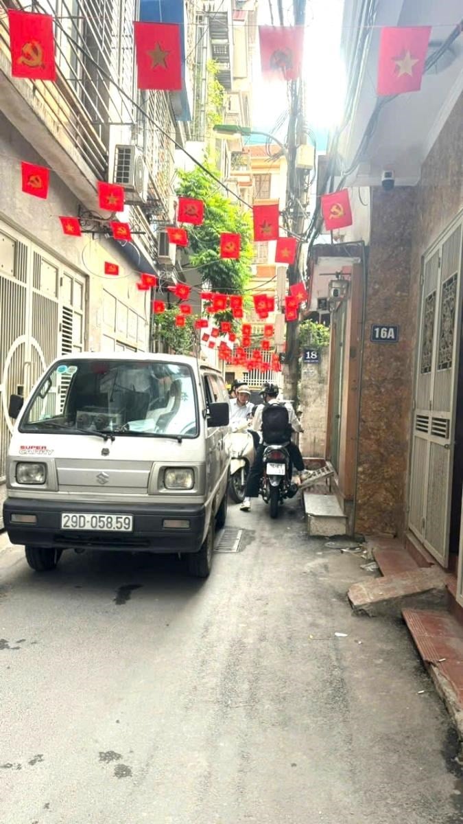 Nhà chính chủ Xuân Thủy Cầu Giấy 50m² giá 15 tỷ - Ô tô đỗ cửa, kinh doanh thuận lợi!