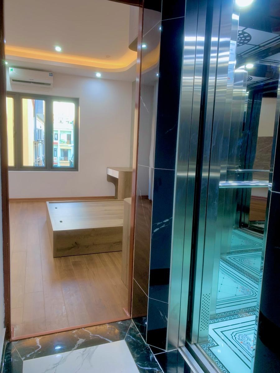 Nhà phố Lê Đại Hành, Hai Bà Trưng, 38m² giá 14.2 tỷ - Căn góc đầy đủ tiện nghi