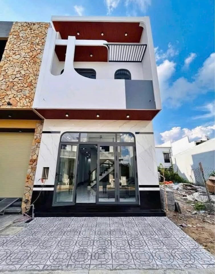 Nhà lầu 100m² Trảng Dài Biên Hòa giá 2 tỷ - Thiết kế hiện đại, sổ hồng riêng!