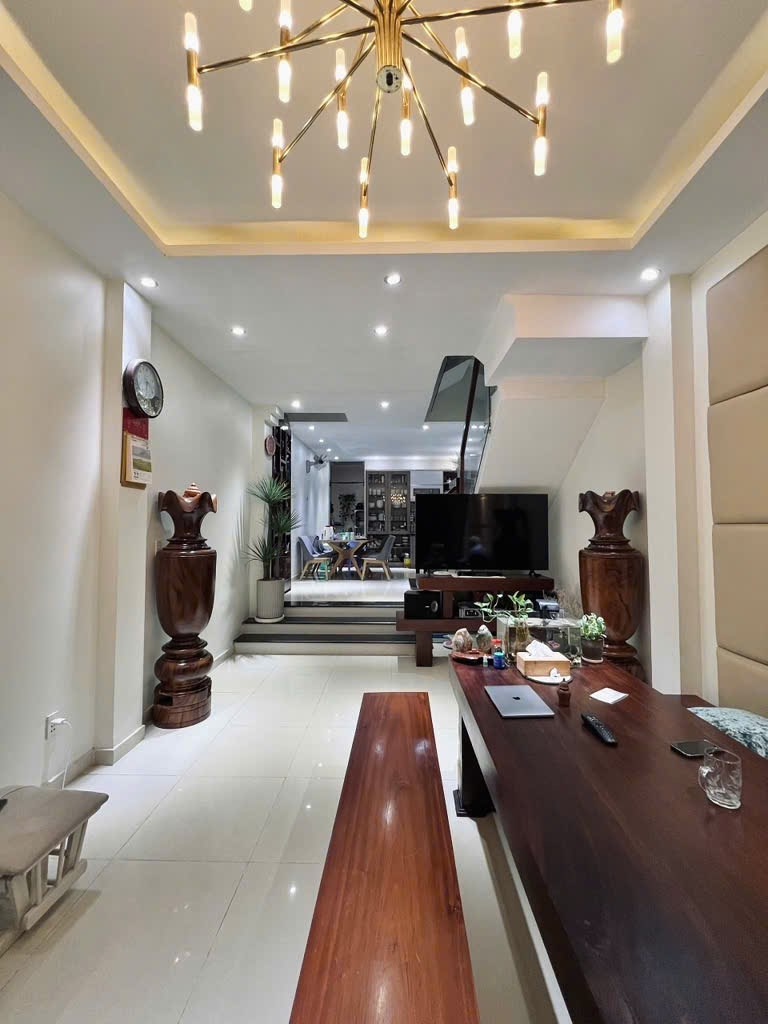 Nhà 4 tầng tại Phú Nhuận 64m² giá 8 tỷ - Nội thất cao cấp, vào ở ngay!