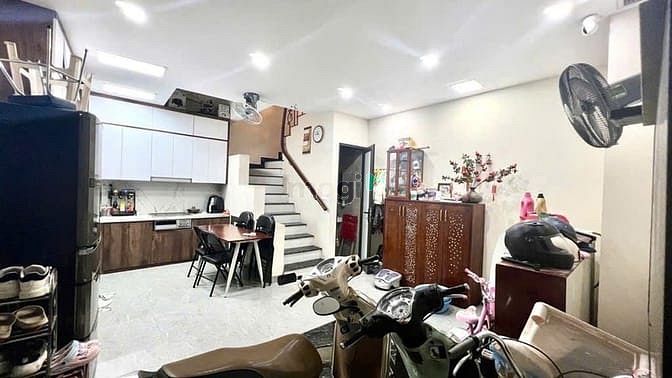 Nhà dân xây Ngõ Văn Hương, Đống Đa 33m² giá 7,4 tỷ - Thiết kế đẹp, cho thuê 23 triệu/tháng!