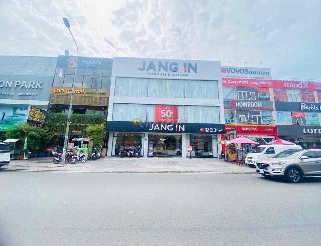 Cho thuê nhà mặt tiền đường Cộng Hòa 750m² giá 140 triệu - Thích hợp làm văn phòng, thẩm mỹ viện