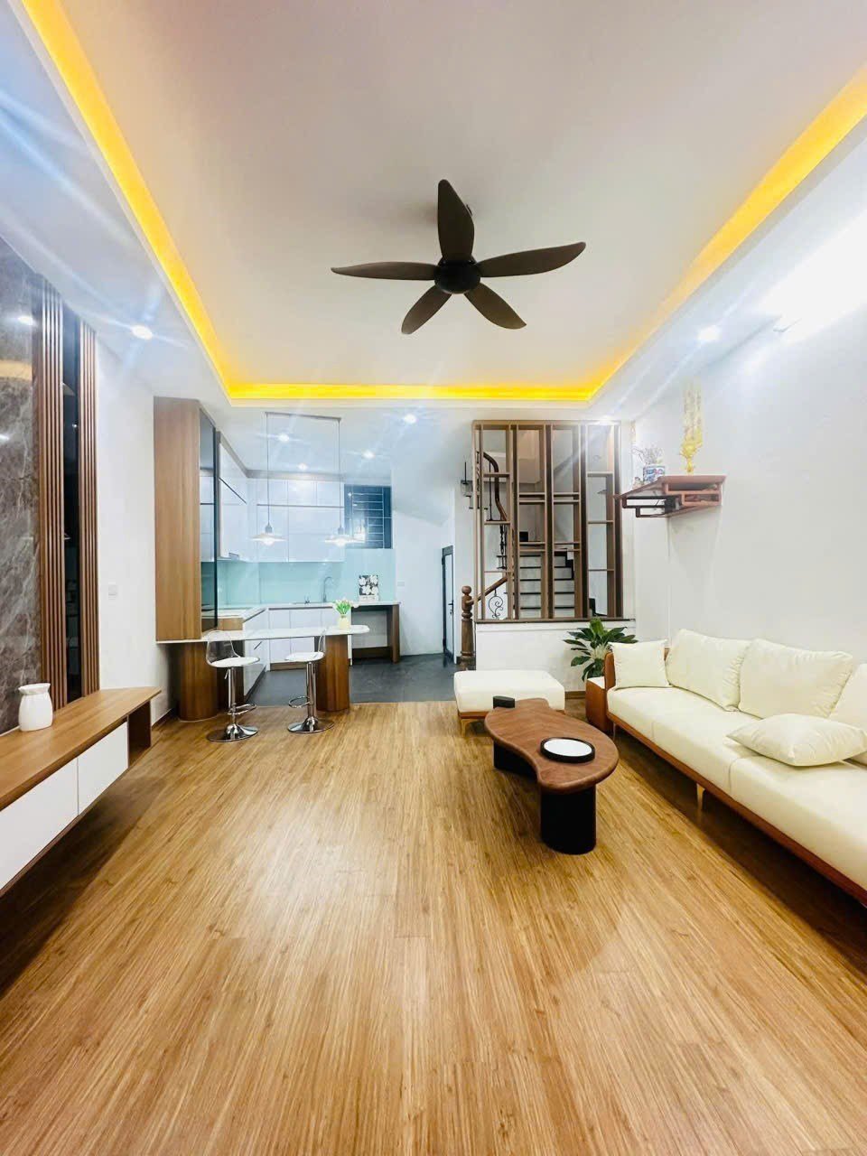 Bán nhà xây mới Xuân Đỉnh 40m² giá 9 tỷ - Ngõ ô tô, gần chợ đầu mối!