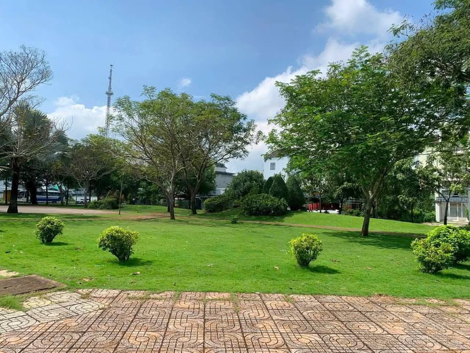 Đất nền biệt thự 140m² Bến Lức, Tây Ninh giá 5.8 tỷ - Đối diện công viên