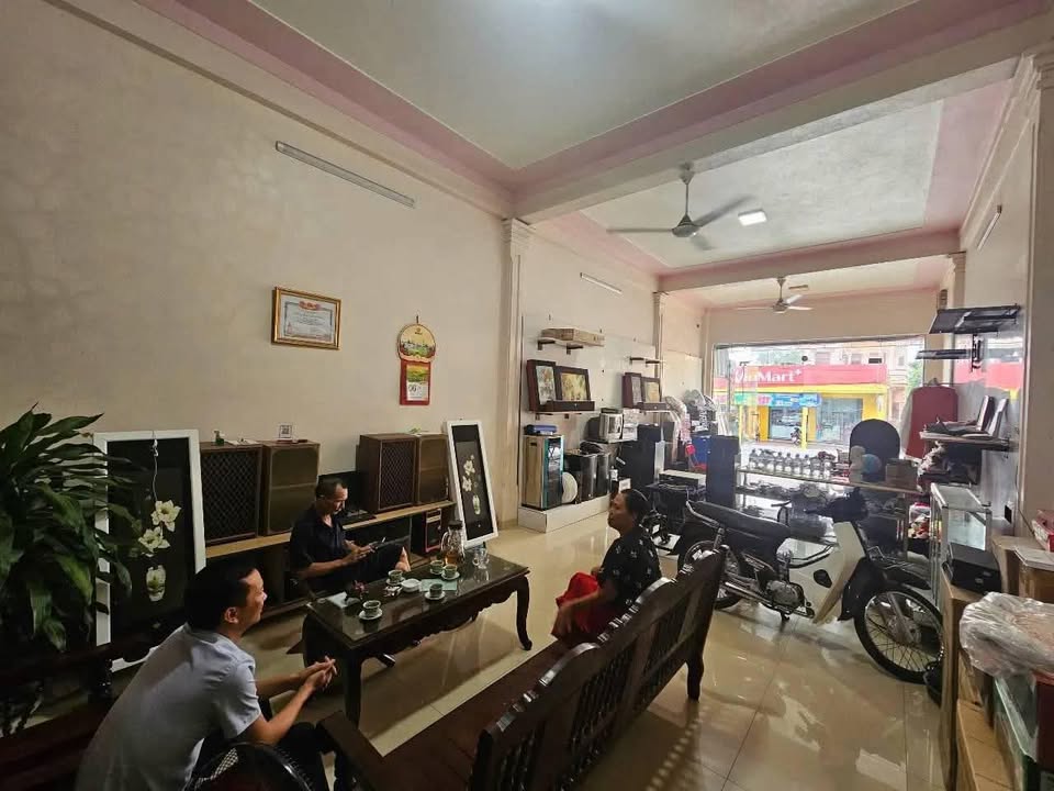 Nhà mặt Quốc lộ 10, Hậu Lộc 106m² giá 5 tỷ - Kinh doanh sầm uất!