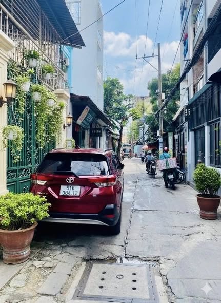 Nhà 2 tầng tại Tân Phú 121m² giá chỉ 9 tỷ - Sổ hồng chính chủ!