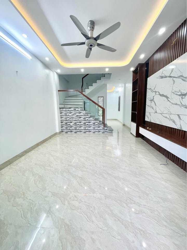 Nhà 3 tầng Lộc Vượng, 62m² giá 3 tỷ - Ô tô vào tận cửa!