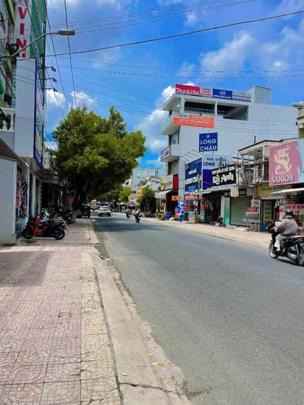 Nhà mặt tiền cho thuê đường Lưu Văn Liệt, Vĩnh Long 92m² giá 10 triệu - Kinh doanh thuận lợi!