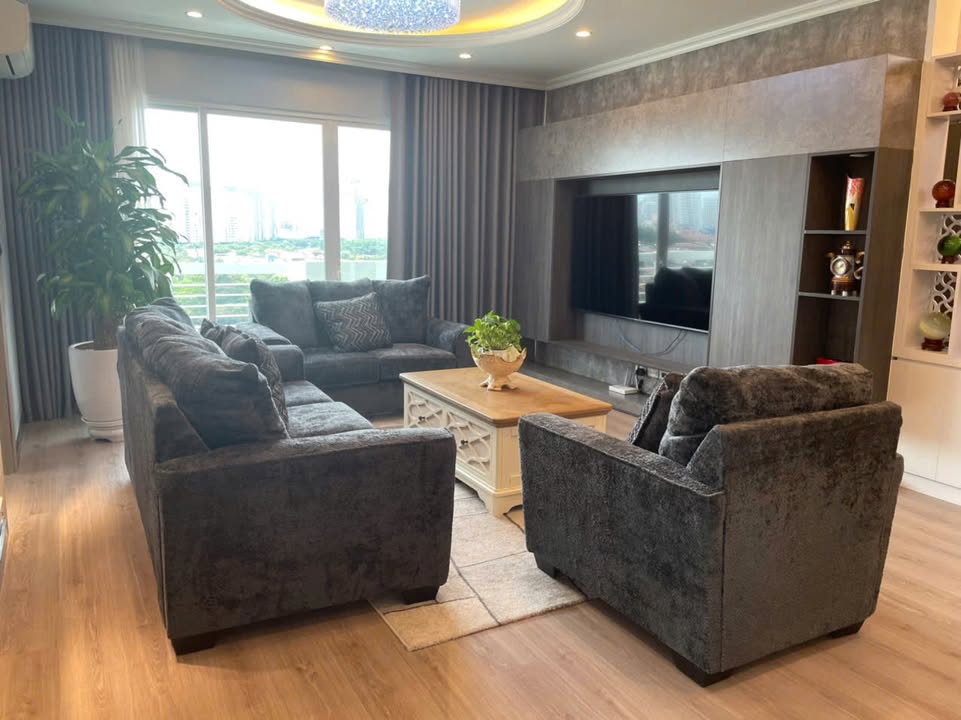 Căn hộ E4 Ciputra Tây Hồ 153m² giá 15 tỷ - Thiết kế 4 phòng ngủ tiện nghi!