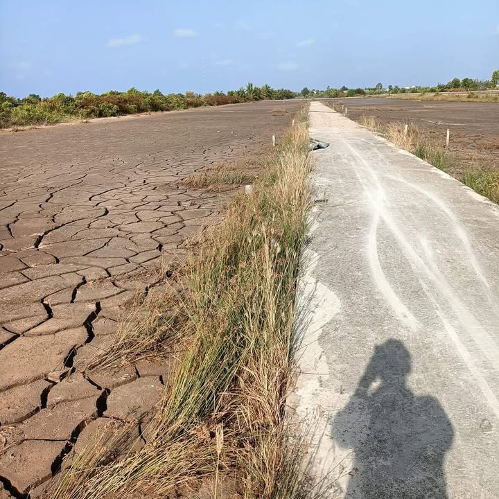 Đất nền xã Sông Đốc 200m² giá 380 triệu - Sổ đỏ chính chủ