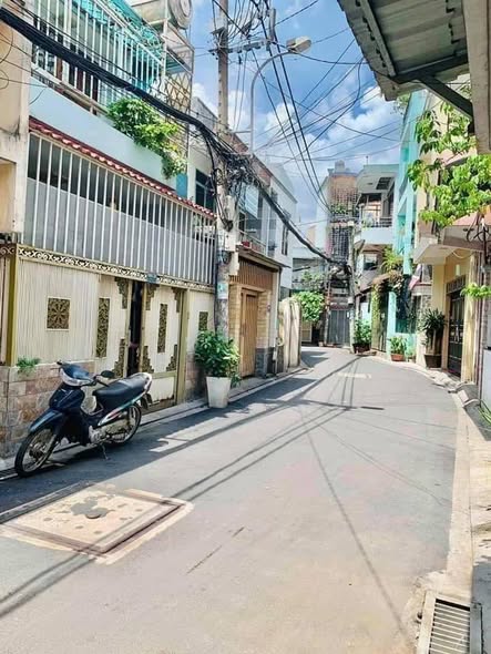 Nhà bán hẻm Lạc Long Quân, phường 8, quận Tân Bình 62m² giá 6.9 tỷ - Ngôi nhà lý tưởng cho gia đình!