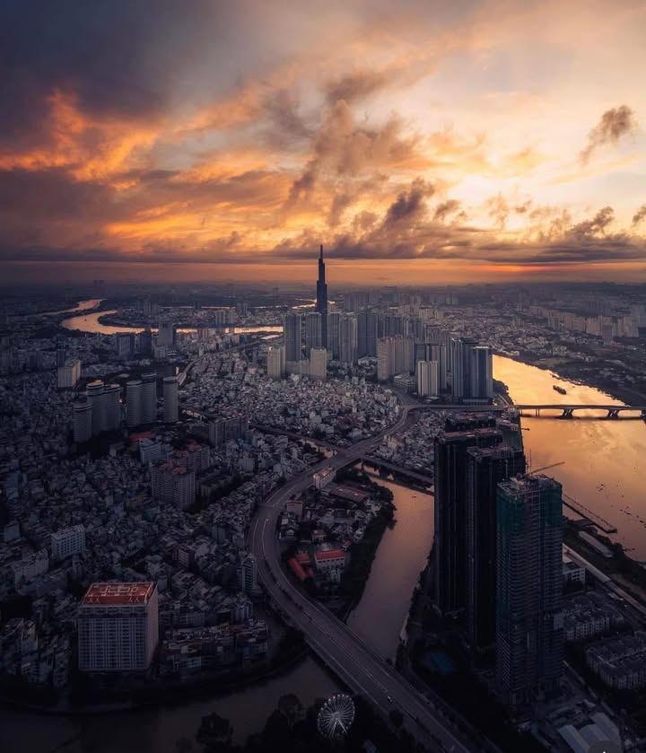 Căn hộ Vinhomes Central Park 82m² giá 10.25 tỷ - Thiết kế vuông vức, đẹp mắt!