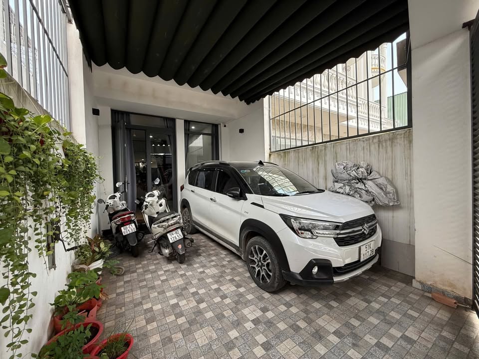 Nhà mặt tiền 3 tầng Bùi Thị Cội, Tân Đông Hiệp, 82m² giá 5.8 tỷ - Thiết kế hiện đại, sang trọng!