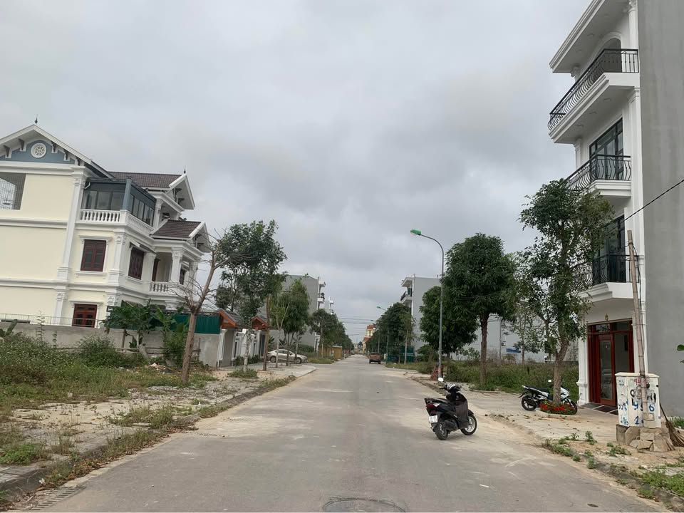 Đất nền 90m² tại Đông Vệ, Thanh Hóa - Đường rộng, xây nhà ra sổ